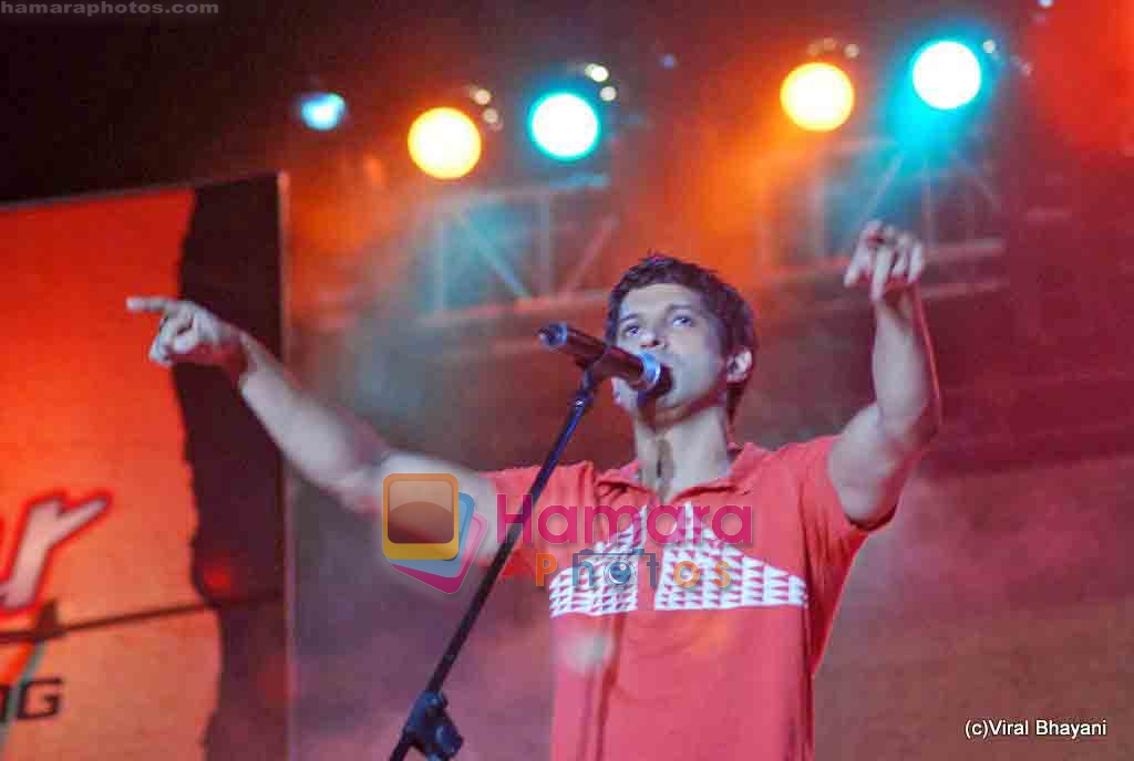Farhan Aktar performs live at S-Satr Rocks show in Chitrakoot Grounds on 7th Nov 2009 