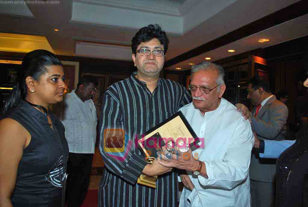 Parsoon Joshi, Gulzar at Teacher's Awards in Taj Land's End on 7th Nov 2009 