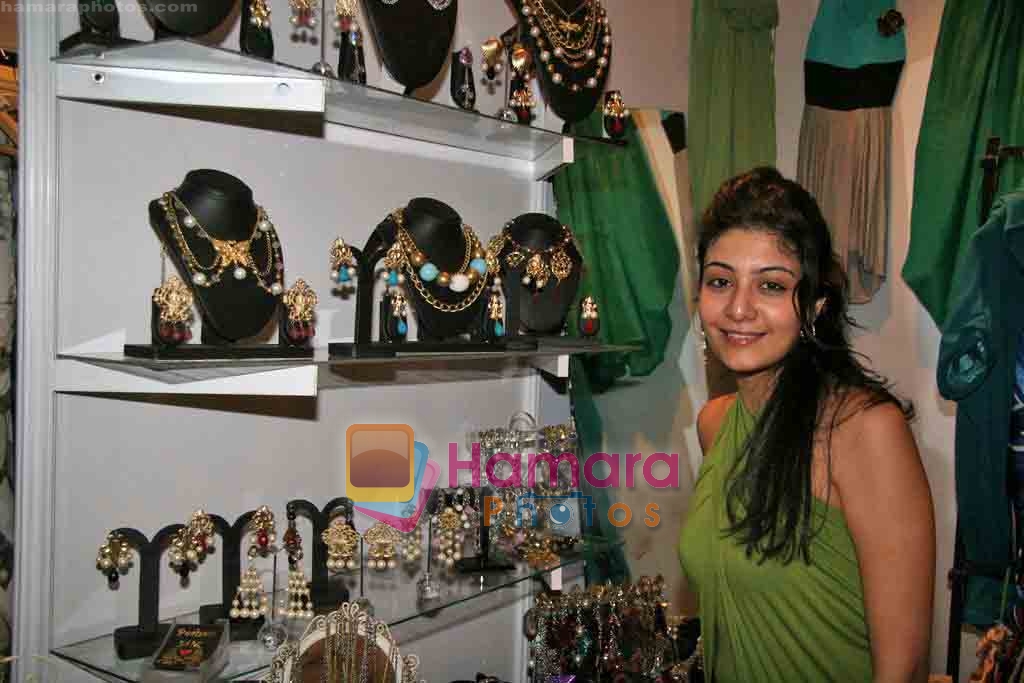 Neha Oberoi at Bizarre Bazaar in Mumbai on 8th Nov 2009 