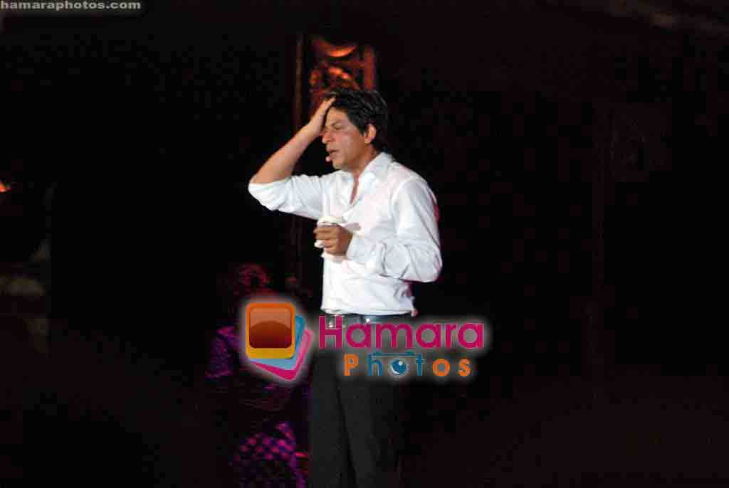 Shahrukh Khan perform at a wedding on 30th April 2009 