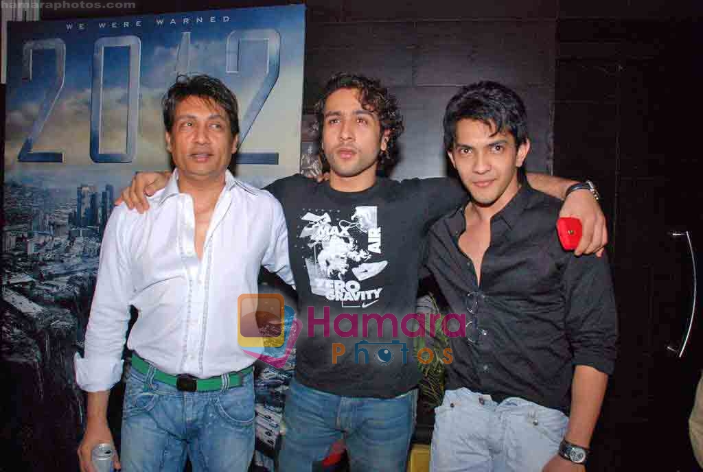 Shekhar Suman, Adhyayan Suman, Aditya Narayan at 2012 premiere in Cinemax on 11th Nov 2009 