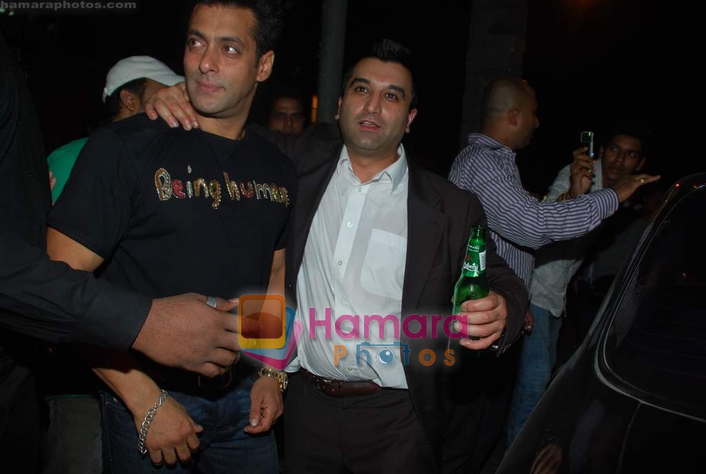 Salman Khan at Dabang pre film bash in Aurus on 13th  Nov 2009 