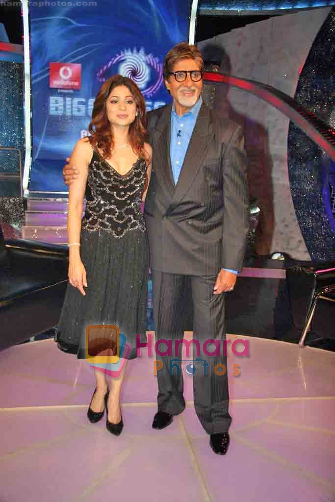 Amitabh Bachchan, Shamita Shetty on the sets of Big Boss 3 in Lonavala on 13th Nov 2009 