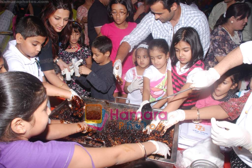 Sonali Bendre, Rohit Roy at Children's day celebrations in The Club on 14th Nov 2009 