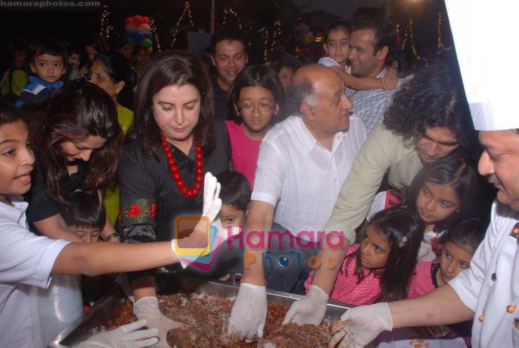 Sonali Bendre, Farah Khan at Children's day celebrations in The Club on 14th Nov 2009 