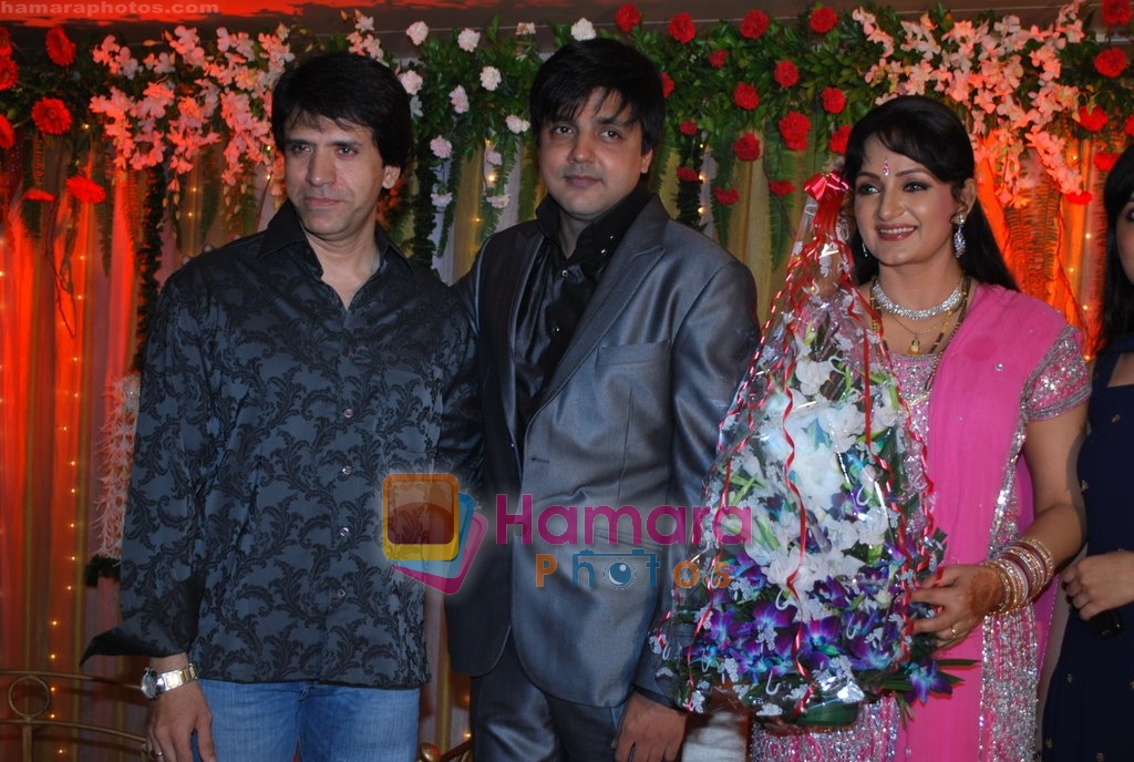 Upasna Singh, Neeraj at Upasana Singh's wedding reception in Time N Again on 17th Nov 2009 