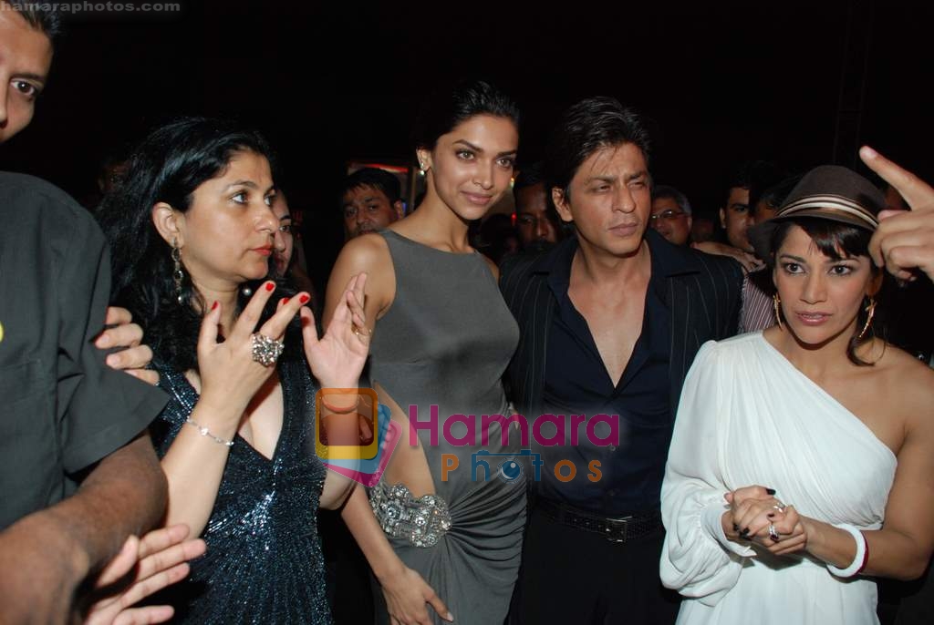 Shahrukh Khan, Deepika Padukone, Koel Puri at Cosmopolitan Awards in Mumbai on 20th Nov 2009 