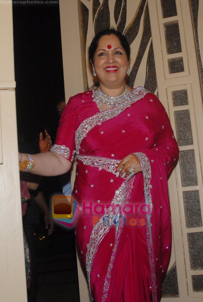 Sunanda Shetty at shilpa Shetty's Sangeet and Mehndi Ceremony in Bawa villa, Khandala, Mumbai on 21st Nov 2009 ~0