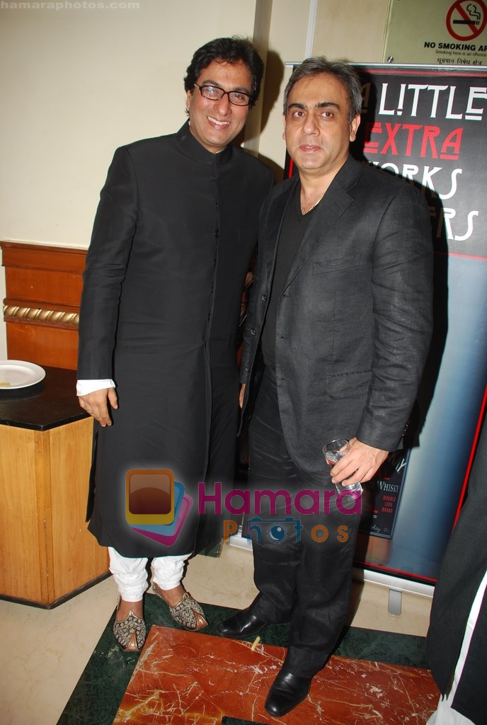 Talat Aziz at the launch of Om Puri's biography titled Unlikely Hero in ITC Grand Central, Mumbai on 23rd Nov 2009 