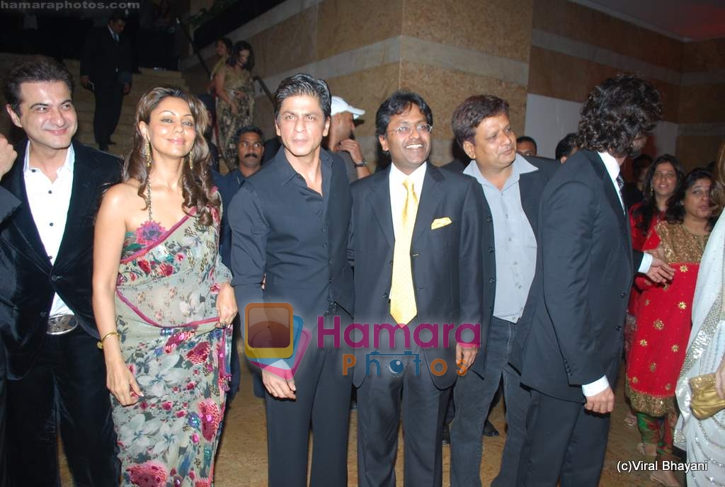 Shahrukh Khan, Gauri Khan, Hrithik Roshan at Shilpa Shetty and Raj Kundra's wedding reception in Mumbai on 24th Nov 2009 