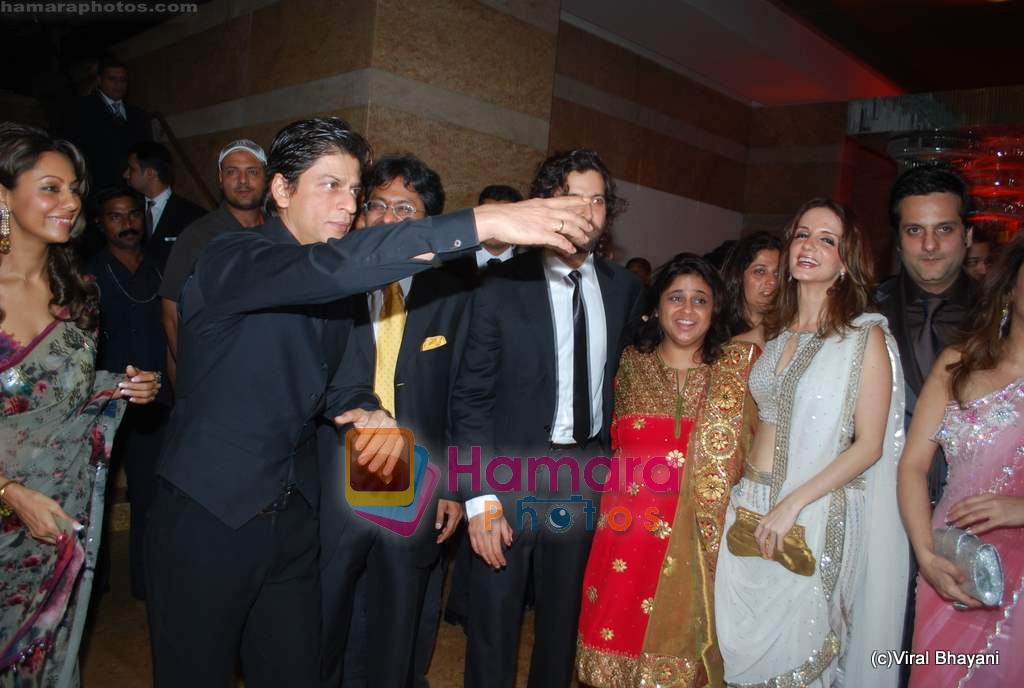 Shahrukh Khan, Gauri Khan, Hrithik Roshan, Suzanne Roshan at Shilpa Shetty and Raj Kundra's wedding reception in Mumbai on 24th Nov 2009 