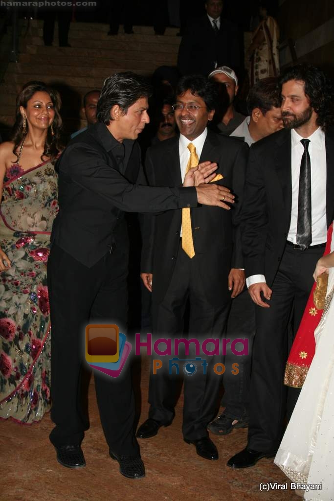 Shahrukh Khan, Gauri Khan at Shilpa Shetty and Raj Kundra's wedding reception in Mumbai on 24th Nov 2009 