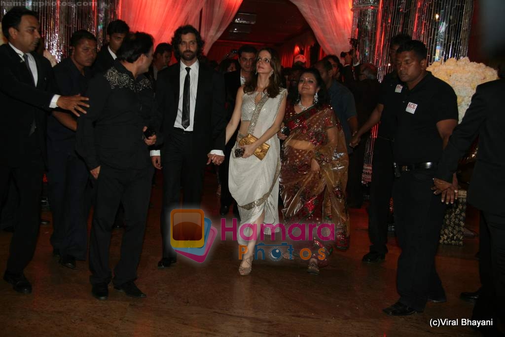 Hrithik Roshan Suzanne at Shilpa Shetty and Raj Kundra's wedding reception in Mumbai on 24th Nov 2009 