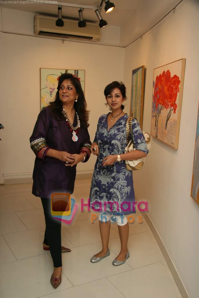 Sharmilla Khanna at Sunita Kumar's art exhibition in Jehangir on 25th Nov 2009 