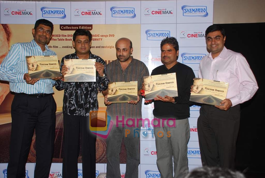 Vishal Bharadwaj, Amit Kumar at the DVD launch on the life of Panchamda - Pancham Unmixed in Cinemax on 25th Nov 2009 