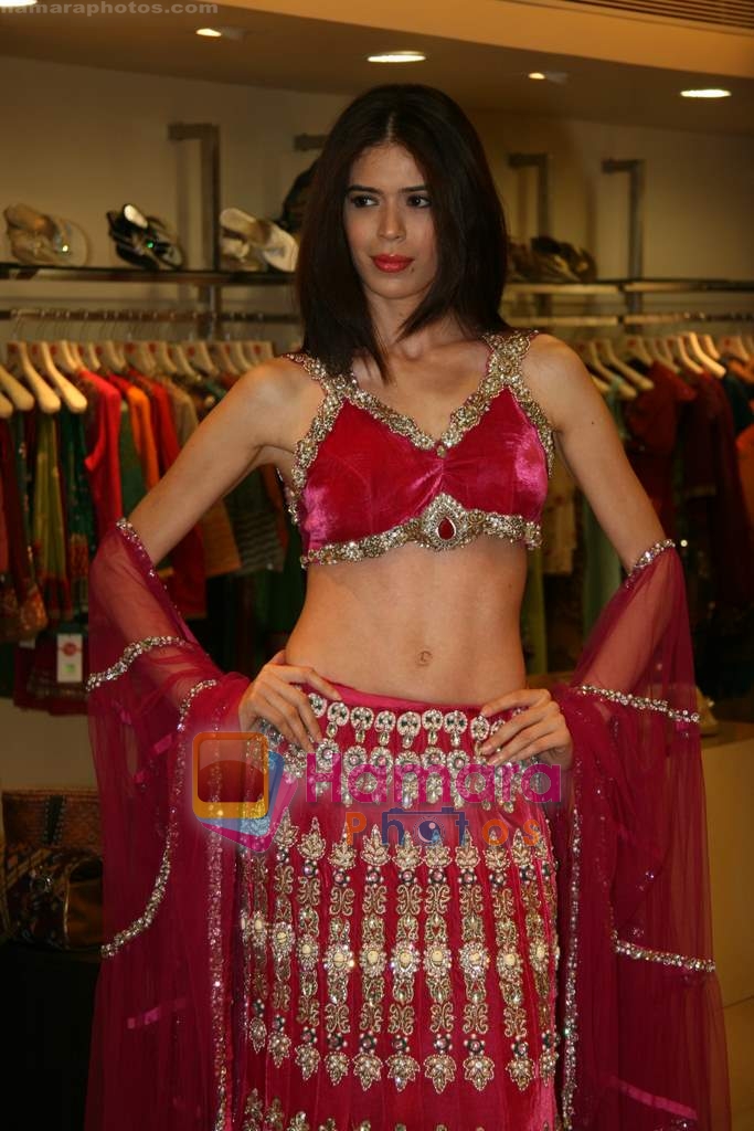 Sucheta Sharma at Maya Weddings show in Atria Mall on 3rd Dec 2009 