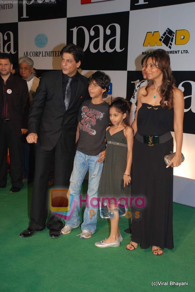 Shahrukh Khan, Gauri Khan at Paa premiere in Mumbai on 3rd Dec 2009 