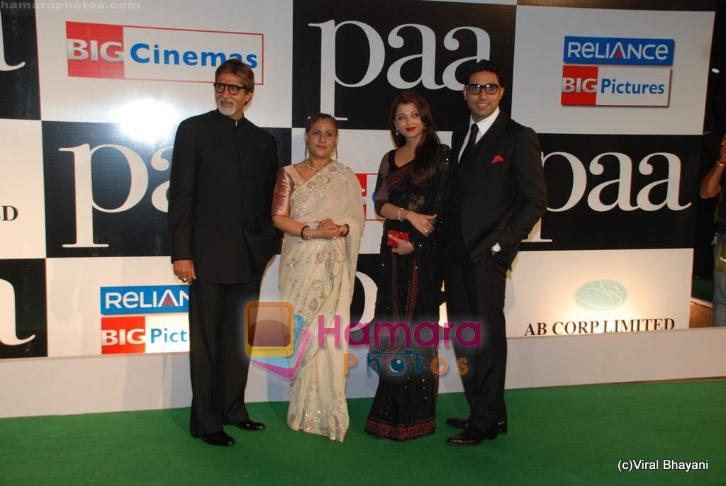 Amitabh Bachchan, Jaya Bachchan, Abhishek Bachchan, Aishwarya Rai Bachchan at Paa premiere in Mumbai on 3rd Dec 2009 