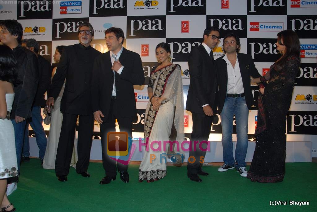 Abhishek Bachchan, Aishwarya Rai Bachchan, Amitabh Bachchan, Sunny Deol, Bobby Deol at Paa premiere in Mumbai on 3rd Dec 2009 
