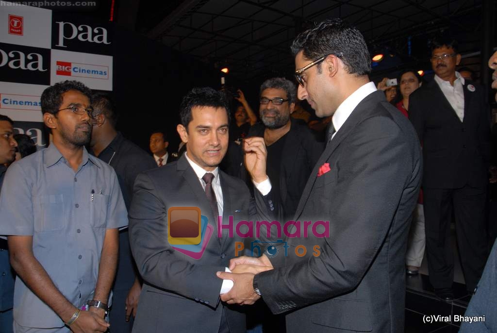 Aamir Khan, Abhishek Bachchan at Paa premiere in Mumbai on 3rd Dec 2009 