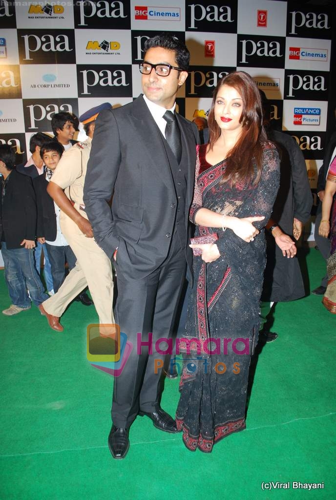 Abhishek Bachchan, Aishwarya Rai at Paa premiere in Mumbai on 3rd Dec 2009 