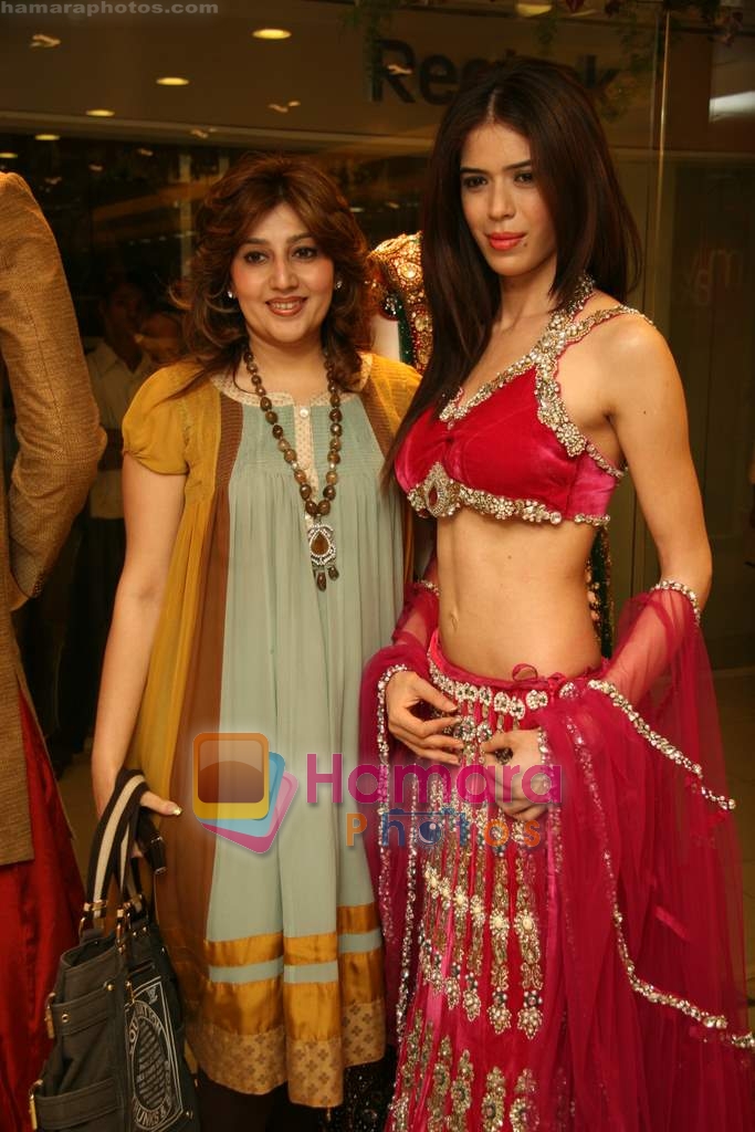 Sucheta Sharma, Archana Kocchar at Maya Weddings show in Atria Mall on 3rd Dec 2009 