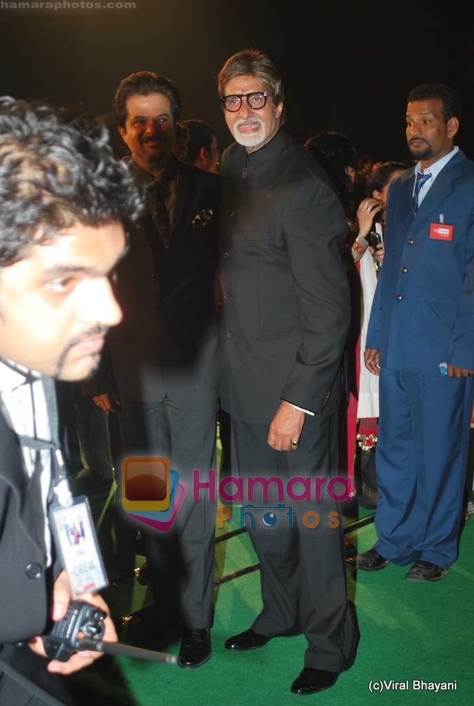 Anil Kapoor, Amitabh Bachchan at Paa premiere in Mumbai on 3rd Dec 2009 