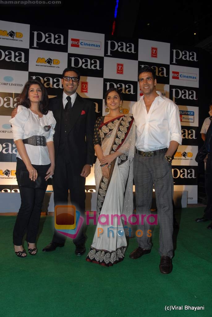 Abhishek Bachchan, Akshay Kumar, Twinkle Khanna, Vidya Balan at Paa premiere in Mumbai on 3rd Dec 2009 