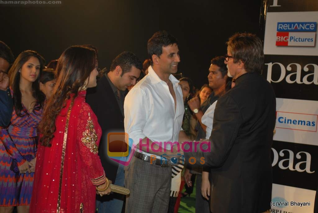 Amitabh, Akshay and Twinkle Khanna, Juhi Chawla at Paa premiere in Mumbai on 3rd Dec 2009 