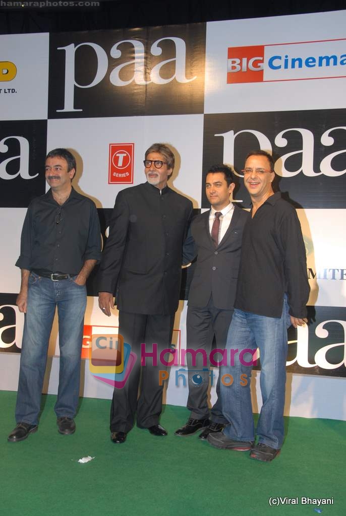 Amitabh Bachchan, Aamir Khan, Vidhu Vinod Chopra at Paa premiere in Mumbai on 3rd Dec 2009 