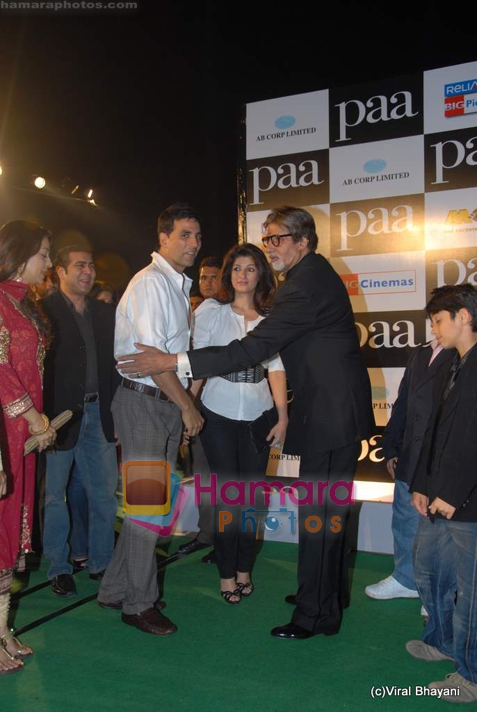 Amitabh Bachchan, Akshay Kumar, Twinkle Khanna, Juhi Chawla at Paa premiere in Mumbai on 3rd Dec 2009 