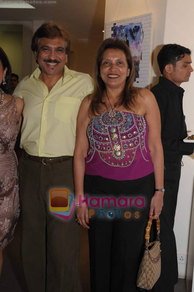 Remu & Naaz Zaveri at Marigold Fine Art Event in Delhi on 3rd Dec 2009