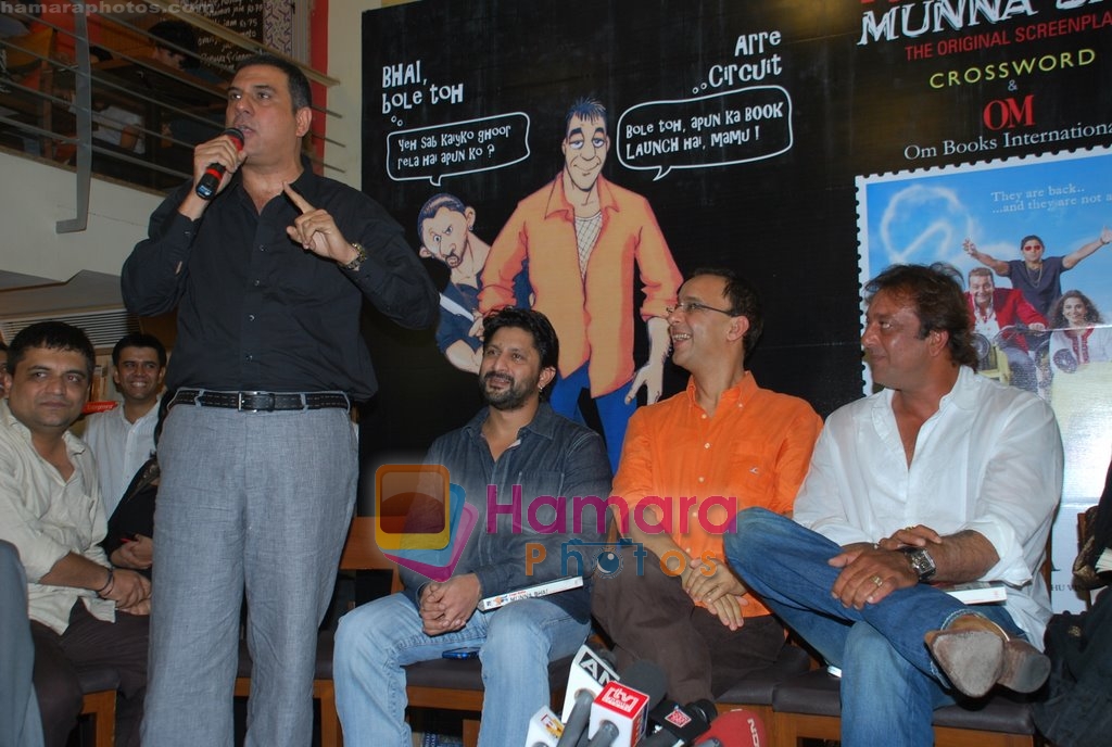 Arshad Warsi, Sanjay Dutt, Vidhu Vinod Chopra, Boman Irani at the Launch of Lage Raho Munnabhai Book in Mumbai on 7th Dec 2009 