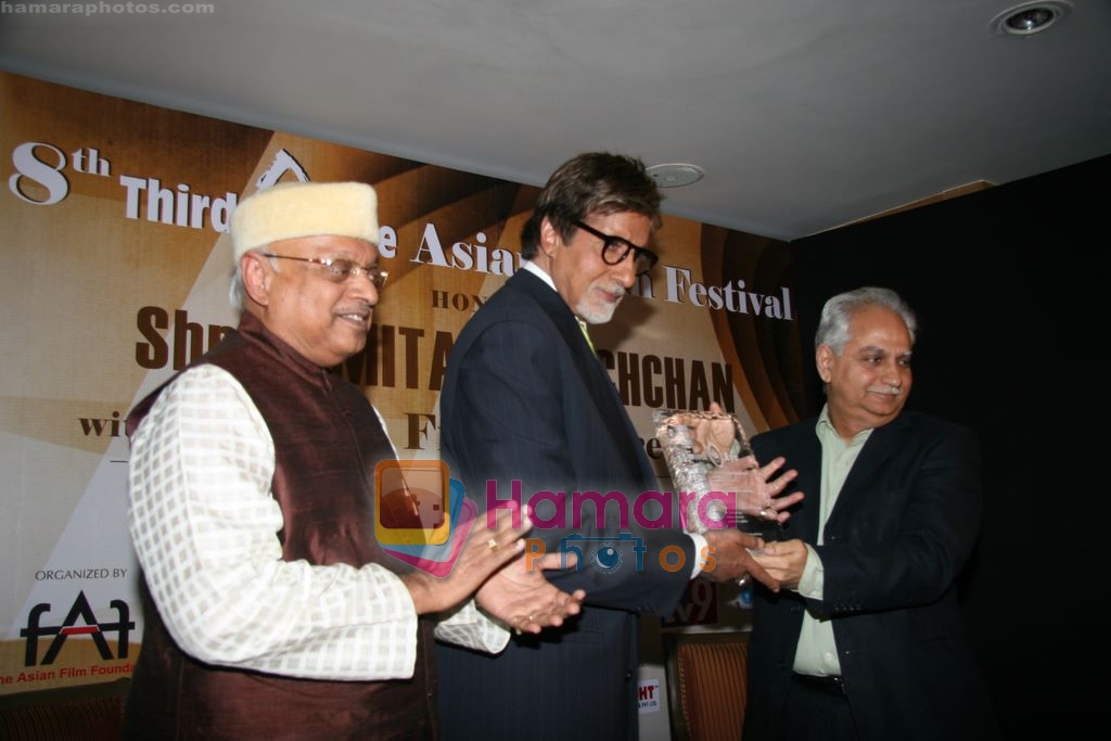Amitabh Bachchan recieves Asian Culture Award in Fun Republic, Mumbai on 7th Dec 2009 