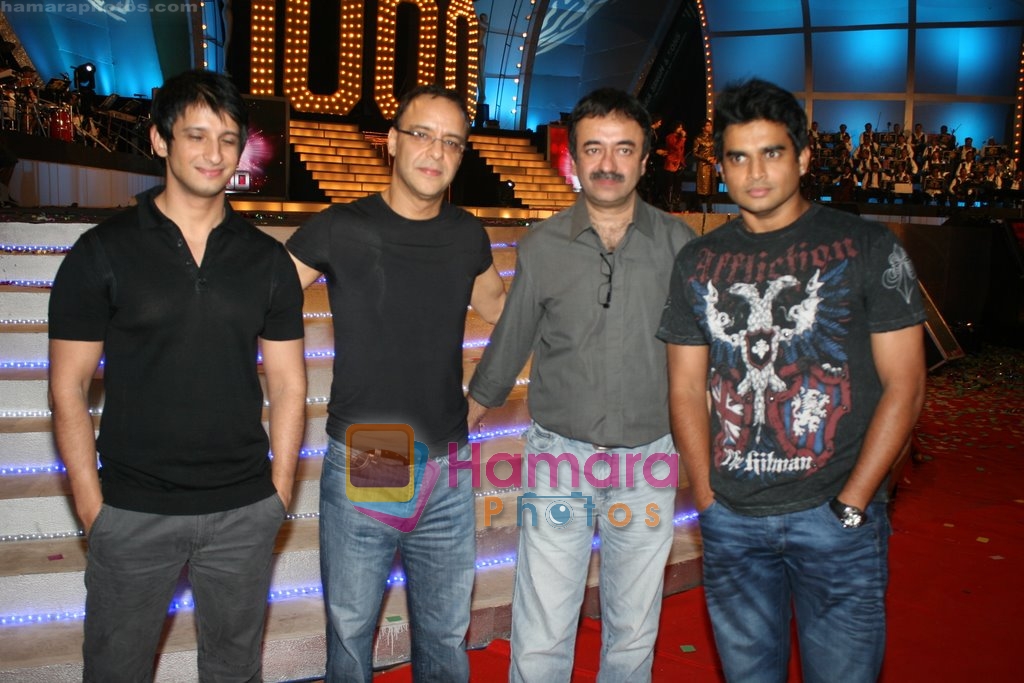 Sharman Joshi, Vidhu Vinod Chopra, Rajkumar Hirani, Madhavan at saregama 1000th episode bash in Andheri, Mumbai on 11th Dec 2009 