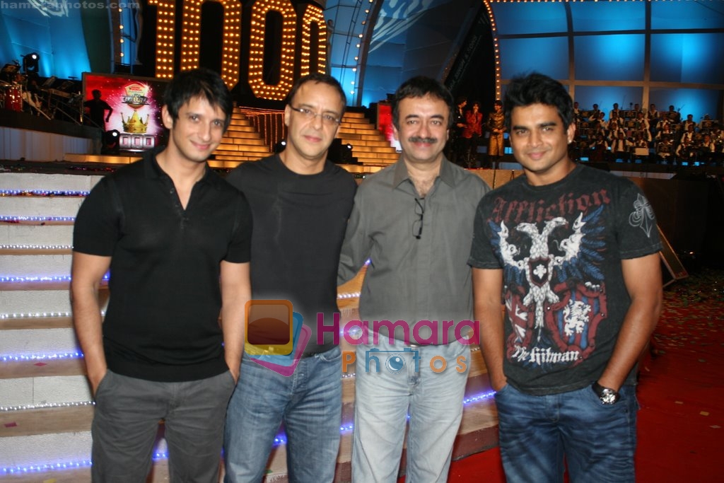 Sharman Joshi, Vidhu Vinod Chopra, Rajkumar Hirani, Madhavan  at saregama 1000th episode bash in Andheri, Mumbai on 11th Dec 2009 
