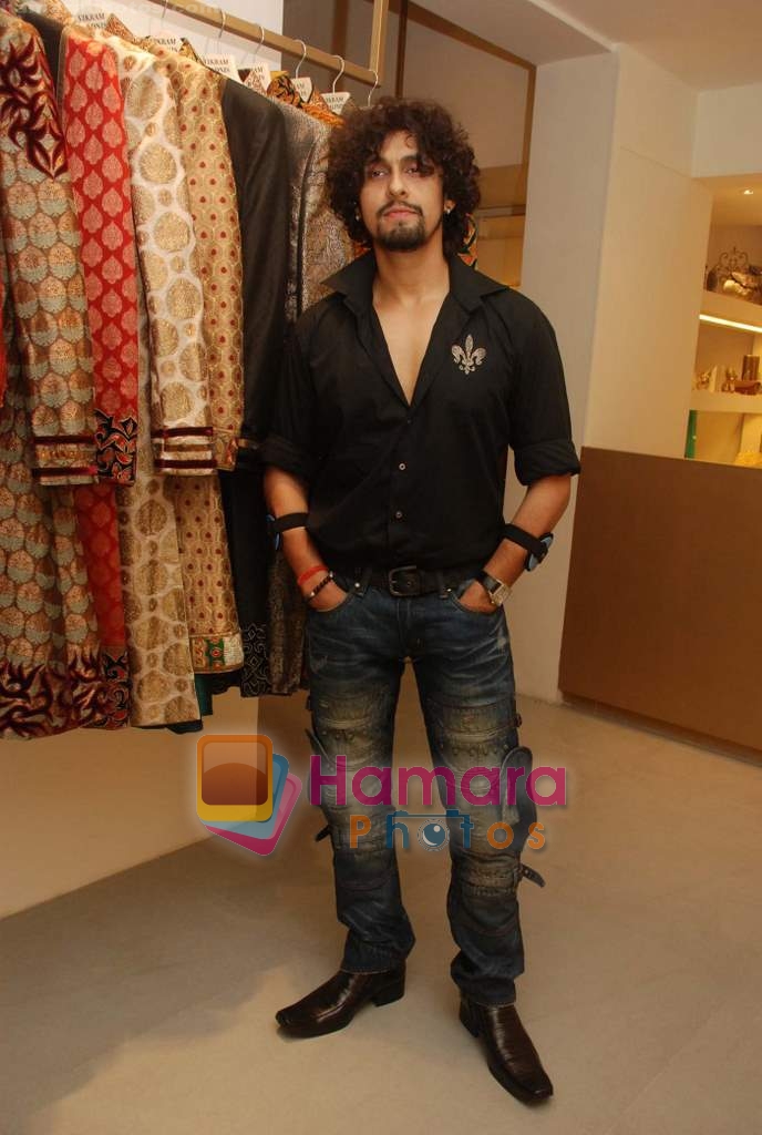 Sonu Nigam at the Launch of VIKRAM PHADNIS boutique with Malaga  launches his exclusive boutique in Juhu on 12th Dec 2009 