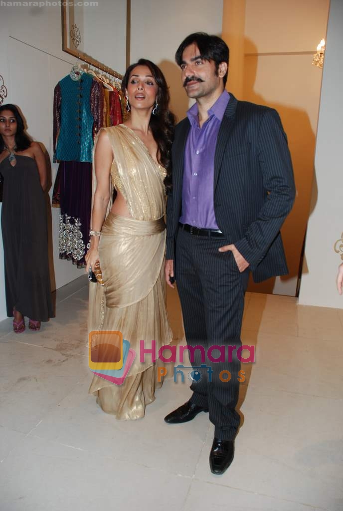 Malaika Arora Khan, Arbaaz Khan at the Launch of VIKRAM PHADNIS boutique with Malaga  launches his exclusive boutique in Juhu on 12th Dec 2009 