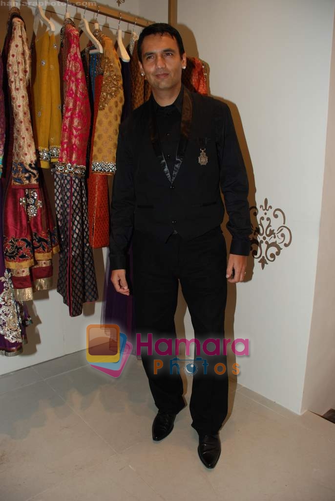 Marc Robinson at the Launch of Vikram Phadnis boutique with Malaga  launches his exclusive boutique in Juhu on 12th Dec 2009 