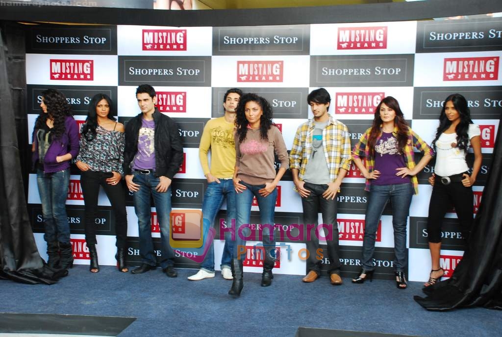 Diandra Soares, Aanchal Kumar, Nina Manuel, Pia Trivedi, Candice Pinto at Mustang Jeans launch in Shoppers Stop, Juhu on 15th Dec 2009 