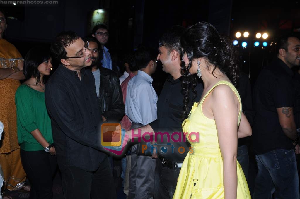 Divya Khosla, Bhushan Kumar at Avatar premiere in INOX on 15th Dec 2009 