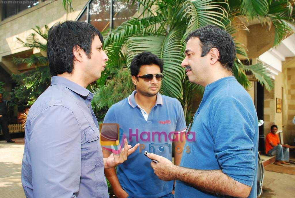 Sharman Joshi, Madhavan, Rajkumar Hirani at 3 Idiots promotional event in Radio Mirchi on 16th Dec 2009 