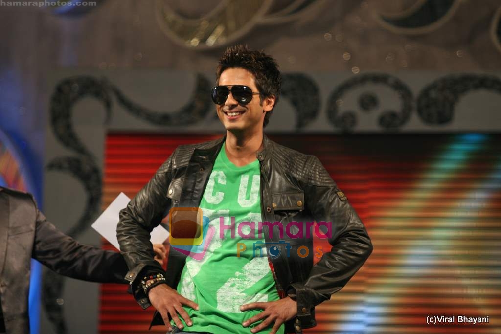 Shahid Kapoor at Police show in Andheri Sports Complex on 19th Dec 2009 