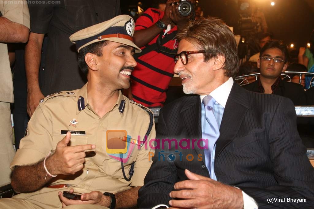 Amitabh Bachchan at Police show in Andheri Sports Complex on 19th Dec 2009 