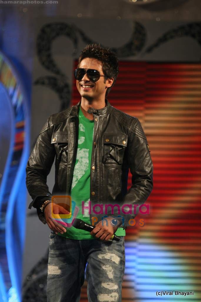 Shahid Kapoor at Police show in Andheri Sports Complex on 19th Dec 2009 