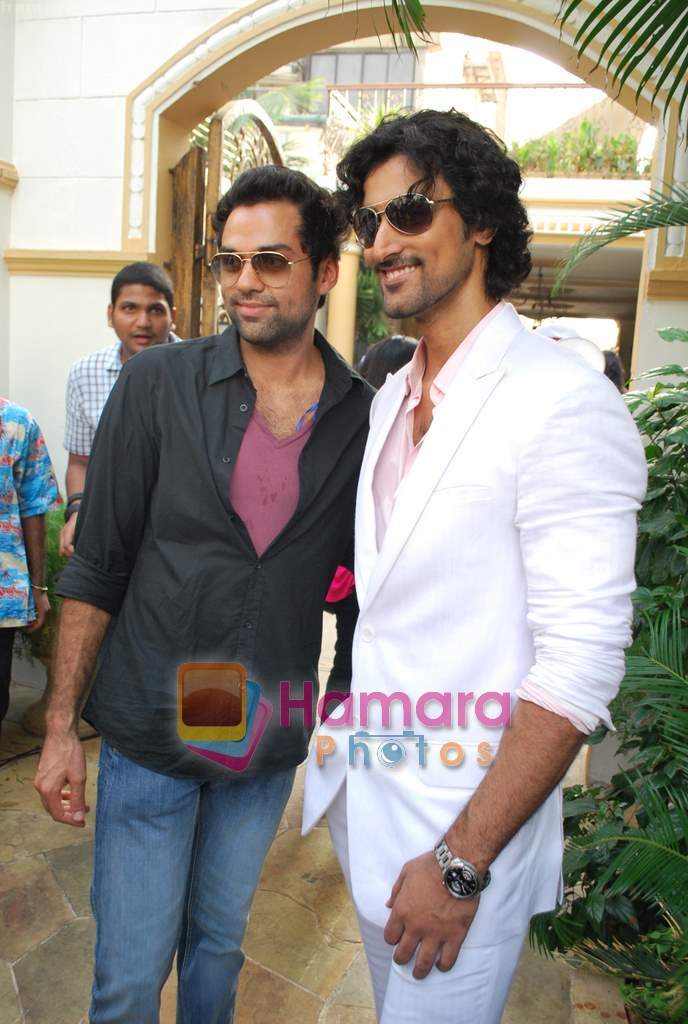 Abhay Deol, Kunal Kapoor at Kingfisher calendar launch in Napeansea Road, Mallya's residence on 20th Dec 2009 