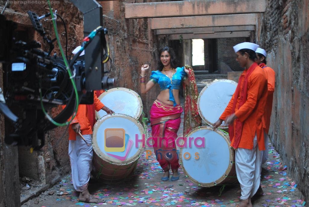 Amruta Patki shoots for music album to promote Marathi film CANVAS on 12th Dec 2009 