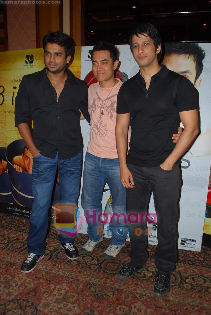 Madhavan, Aamir Khan, Sharman Joshi at 3 Idiots press meet in Taj Land's End on 22nd Dec 2009 