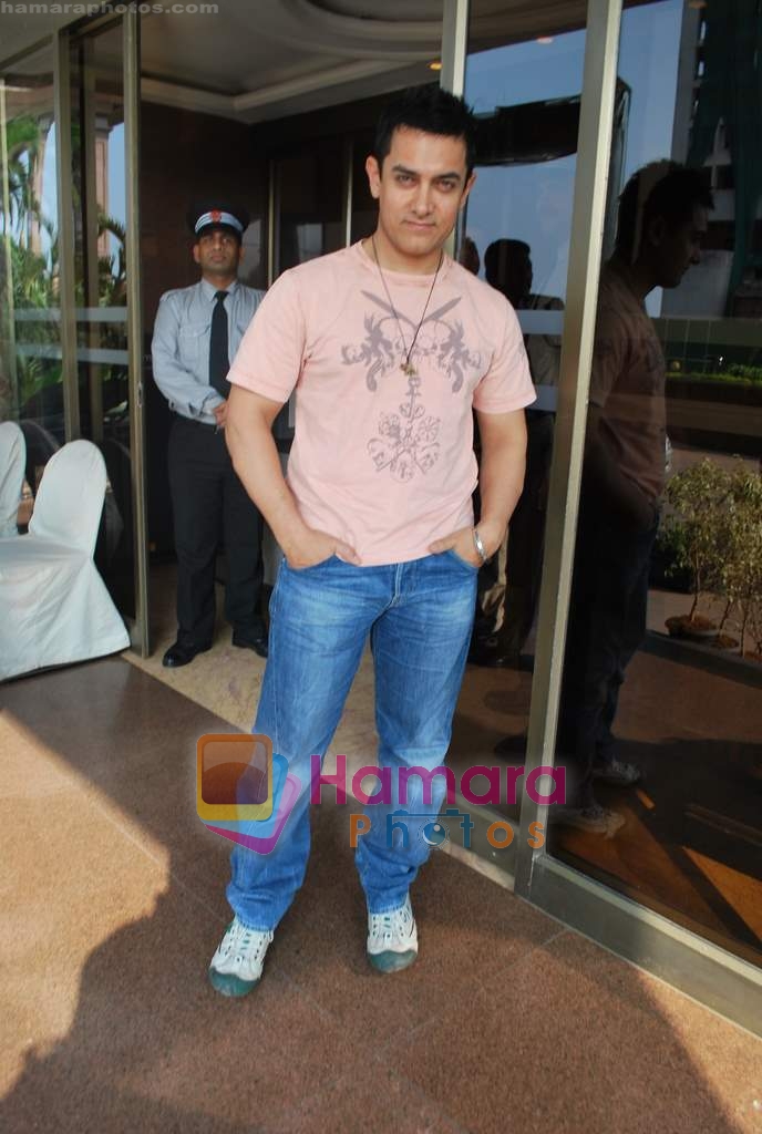 Aamir Khan at 3 Idiots press meet in Taj Land's End on 22nd Dec 2009 