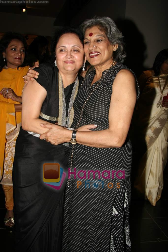 Dolly Thakore at Kalpana Shah's art show in Tao Art Gallery on 22nd Dec 2009 